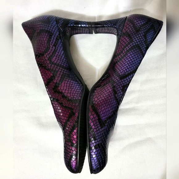 Stuart Weitzman Womens‎ Iridescent Purple Snake Print Leather Heels 9.5N NWOB - Picture 2 of 15